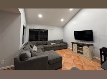 Roomgo US - Perfect Female Room + Pool + Lake, Pembroke Pines - $1,250 pm