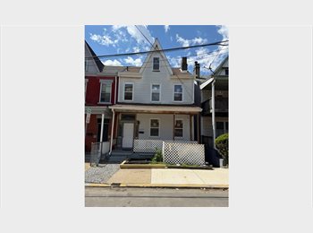 Roomgo US - Spacious 2nd Floor Bedroom – Quiet, Clean, Shared Bath – $600 + Utilities, Pittsburgh - $600 pm