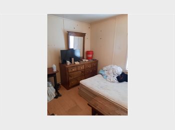 Roomgo US - Roommate needed smoker and couple* ok, South Bend - $600 pm