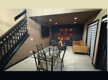 Roomgo US - Beautiful Lakeview Townhome with one room for rent, Miami Lakes - $1,200 pm