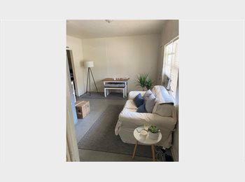 Roomgo US - Bed in shared room — $600/mo — downtown West Palm Beach, utilities included, West Palm Beach - $598 pm