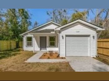 Roomgo US - LARGE BEDROOM FOR RENT, Robinson's Addition - $700 pm