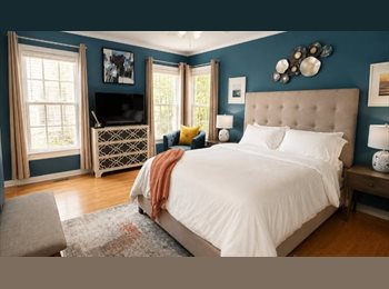 Roomgo US - private room with its own bathroom available!!, Deep Ellum - $600 pm