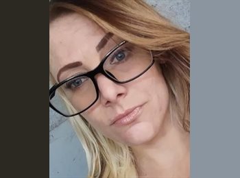 Roomgo US - Clara - 35 - Los Angeles