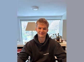 Roomgo US - Alex - 18 - Wheaton