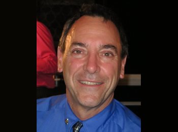 Roomgo US - alan - 65 - Newport