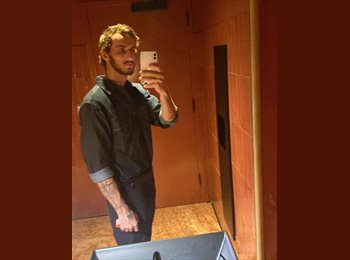 Roomgo US - Stacey - 31 - Oak Lawn