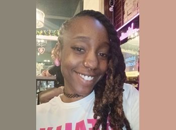 Roomgo US - Ayanna - 25 - St Louis