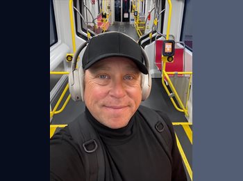Roomgo US - Elliot - 53 - San Diego
