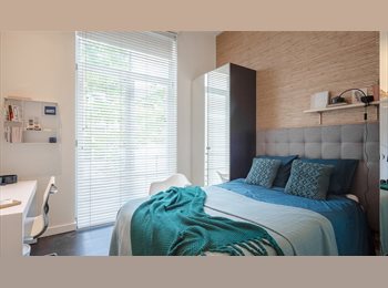 Appartager BE - Balconnet ensoleillé:  Chambre avec sdd privée, Saint Gilles Sint Gillis - 985 € pm