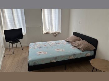 Appartager BE - Chambre 14 m² meublée, maison rénovée + jardin - Charleroi centre, Charleroi - 450 € pm