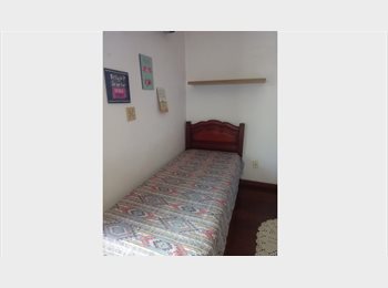 Roomgo BR - Vaga em pequeno quarto individual (Metrô Uruguai), Tijuca - R$ 950 Por mês