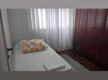 Roomgo BR - Um quarto para solteira, Laranjeiras - R$ 1.500 Por mês