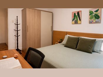 Roomgo BR - Quarto com vista floresta ao lado do metrô e da lagoa, Copacabana - R$ 3.000 Por mês