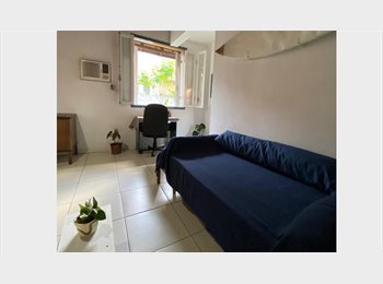 Roomgo BR - Suite privada na casa azul, Florianópolis - R$ 1.300 Por mês