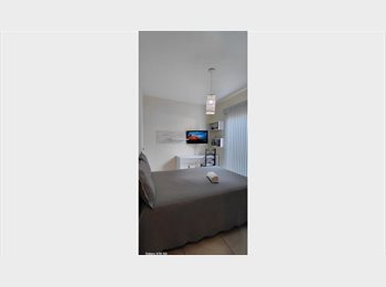 Roomgo BR - Suíte Privativa com Garagem, São Gonçalo - R$ 1.600 Por mês