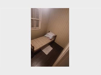 Roomgo BR - Quarto mobiliado próximo à UCS – Internet, água e luz inclusas, Caxias do Sul - R$ 1.500 Por mês