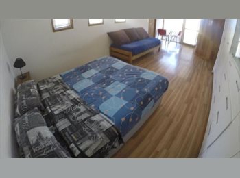 CompartoDepto CL - Pieza estilo mini loft con baño y salida a una terraza con vista al Mar, Valparaíso - CH$500.000 por mes