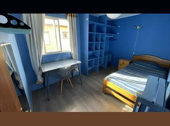 CompartoDepto CL - Luminosa Habitación Amoblada con Escritorio, Todo Incluido, Valparaíso - CH$355.000 por mes