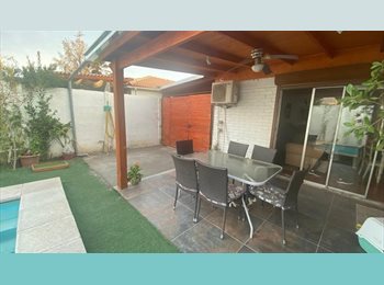 CompartoDepto CL - Habitación cómoda baño privado casa con piscina La Florida, La Florida - CH$350.000 por mes