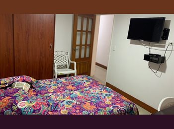 CompartoApto CO - Habitación con baño privado en La Floresta, Medellín - COP$ 1.200.000 por mes
