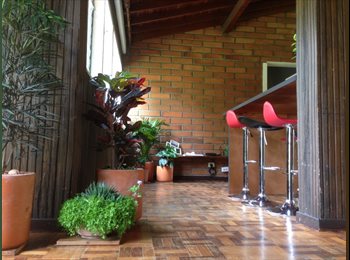 CompartoApto CO - Apartamento cómodo bien ubicado en Carlos E Restrepo / habitación con baño privado  / 200 megas de i, Medellín - COP$ 1.100.000 por mes