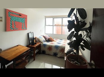 CompartoApto CO - Cuarto en el corazón de laureles, en apto iluminado y con balcón, Medellín - COP$ 1.900.000 por mes