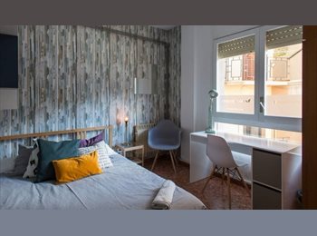 Roomgo ES - RH3-R9 ¡Habitación en el centro de Barcelona con servicio de limpieza en las zonas comunes incluido!, Eixample - 940 € por mes