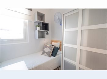 Roomgo ES - ¡Habitación individual en un ático recién reformado en Gracia! RH16-R2, Gràcia - 740 € por mes