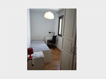 Roomgo ES - Habitacion alquiler Barcelona para chica estudiante, Esplugues - 285 € por mes