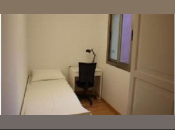 Roomgo ES - Habitación individual para chica estudiante universitaria piso en Barcelona, Esplugues - 285 € por mes