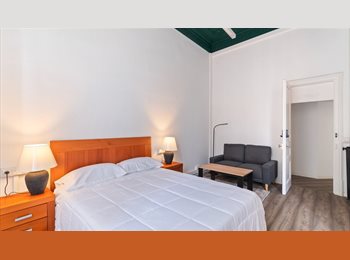 Roomgo ES - Habitación premium con baño compartido en piso recién reformado en el centro de Barcelona, Eixample - 1.000 € por mes
