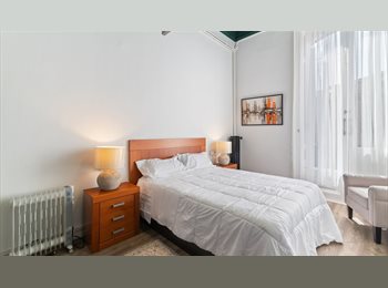Roomgo ES - Habitación premium con baño compartido en piso recién reformado en el centro de Barcelona, Eixample - 800 € por mes