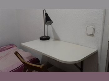 Roomgo ES - Habitación Chica, Ciutat Vella - 265 € por mes