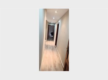 Roomgo ES - You would be renting half the house (2 bedrooms, a living room, a terrace, and a private bathroom, Valencia - 1.300 € por mes