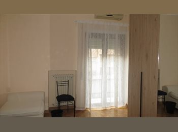 Roomgo IT - Ampia Camera Matrimoniale ad Uso Singolo per Studentessa Universitaria, Marconi-Ostiense - 560 € al mese