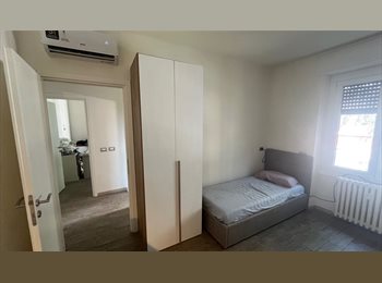 Roomgo IT - Offro numero 2 posti letto in camera doppia a Corvetto, Pta Romana - Forlanini - Lodi - 500 € al mese