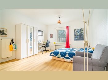 Appartager LU - Big Charming spacious Suite room with his private bathroom/toilet in a big house and garden, Luxembourg Ville - 1.500 € / Mois
