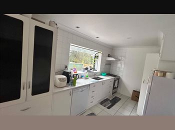 Roomgo NZ - Large single bed room, Auckland - $200 pw