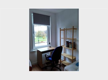 Roomgo UK - SINGLE ROOM IN BELLAHOUSTON PARK, Mosspark - £420 pcm