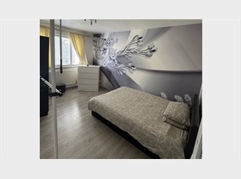 Roomgo UK - **DOUBLE ROOM TO RENT**, Clapham - £950 pcm