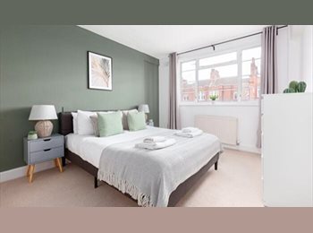 Roomgo UK - Beautiful 1 bedroom flat Located @ Hammersmith, Bedford Park - £1,200 pcm