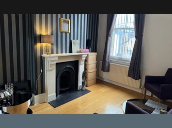 Roomgo UK - Lovely, cozy double room for rent:), Buckhurst Hill - £760 pcm