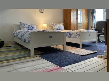 Roomgo UK - Spacious Loft | En-Suite & Garden View |  | Plenty of Storage | Twin Share Welcome, Goodmayes - £1,200 pcm