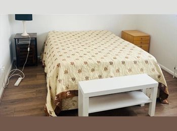 Roomgo UK - Stunning large Double Room, Stratford - £860 pcm
