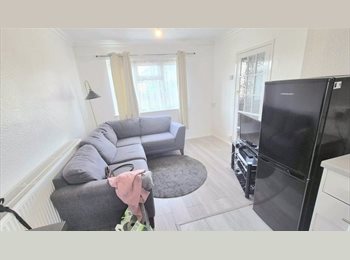Roomgo UK - Large Double Rooms | 3/4-Person House Share, Chelmsford - £685 pcm