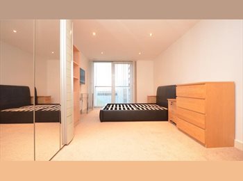 Roomgo UK - Spacious En-Suite Room | Concierge, Gym & Lift | E16, Canning Town - £1,500 pcm