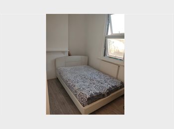 Roomgo UK - One single room for one working Muslim female, Woolwich - £500 pcm