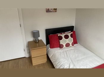 Roomgo UK - Large Single Room Fully Furnished, Wembley Park - £625 pcm
