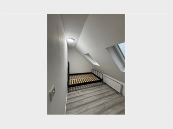 Roomgo UK - Double Bed Furnished Room To Rent!, Northolt - £820 pcm